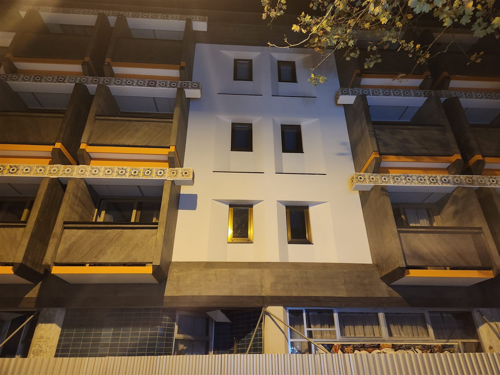 Edifício R+3 — tratamento de fachada